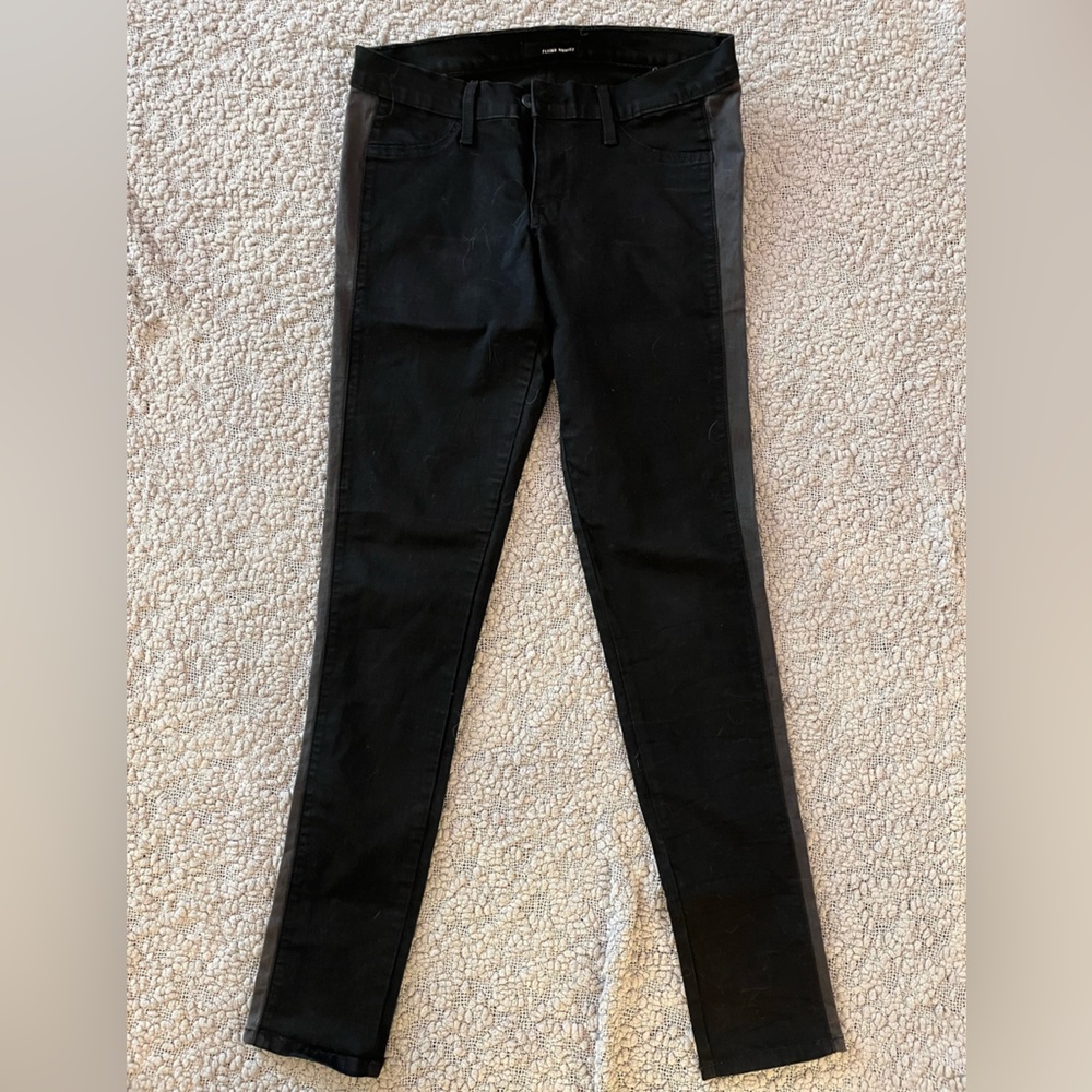 Black skinny jeans with grey stripe